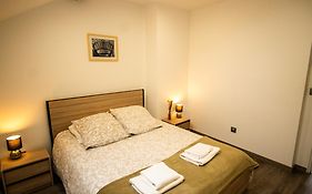 A L'Ombre Du Pin - Large T4 Duplex Near Disneyland And Paris, 1-7 Guests